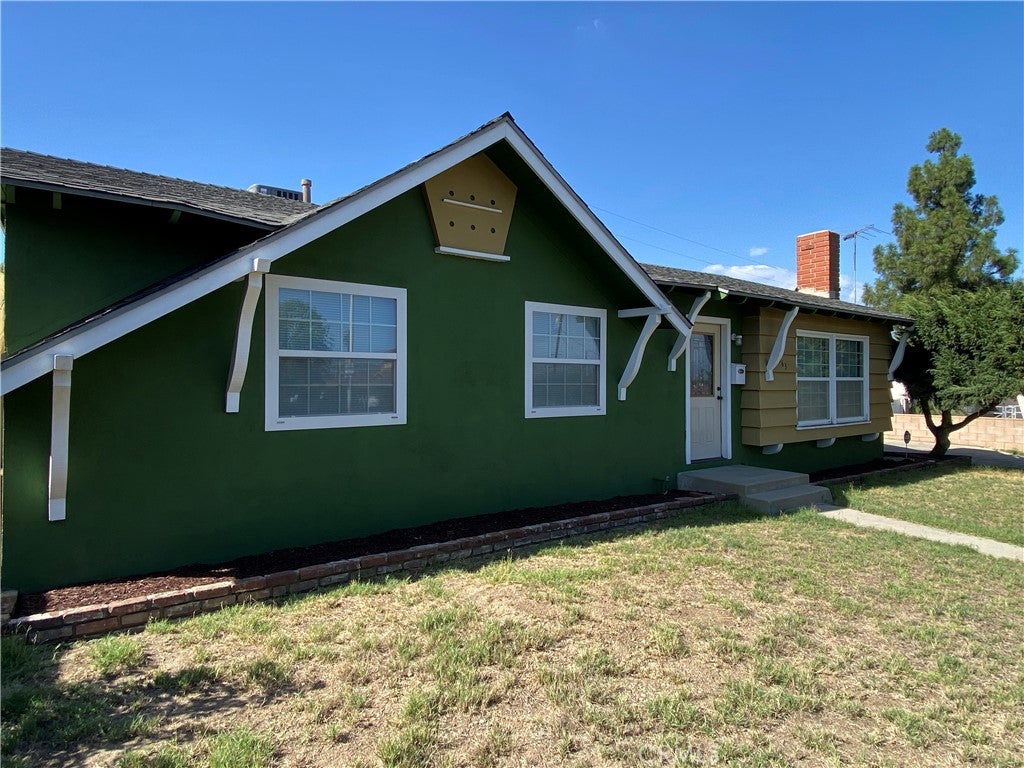 963 Ameluxen Ave