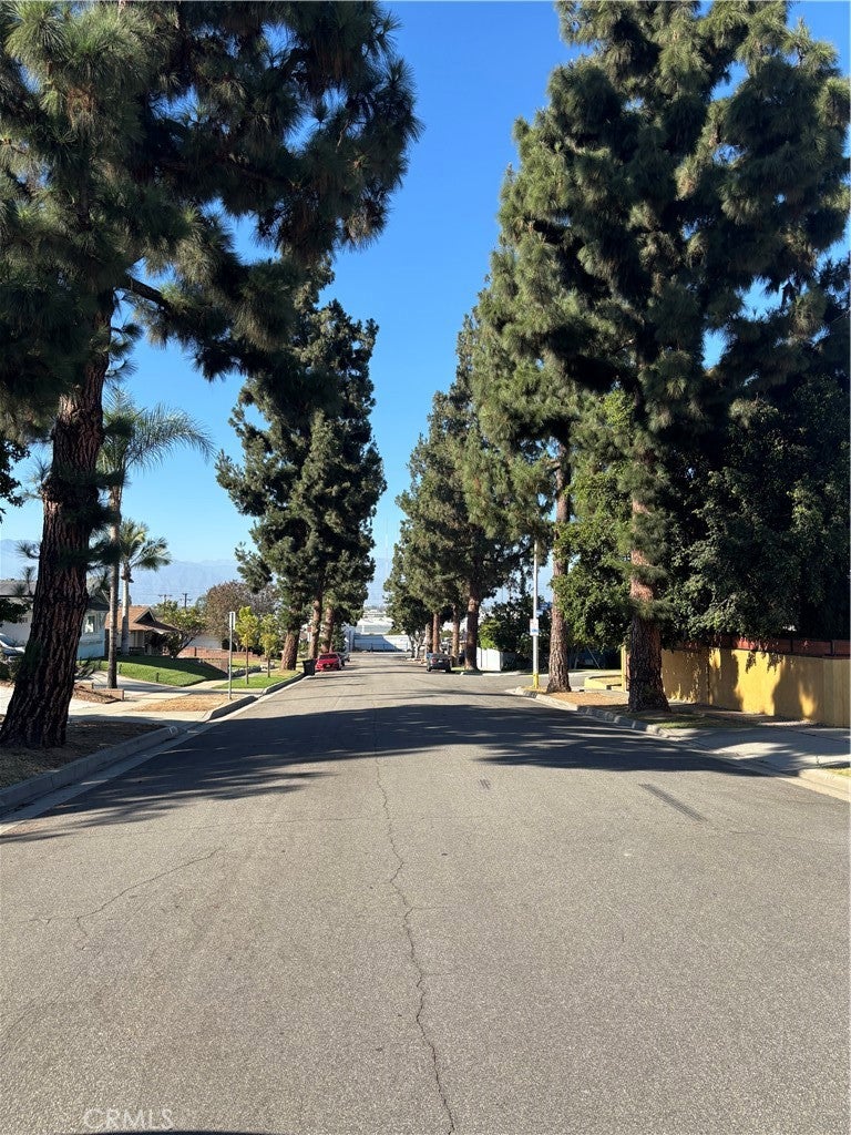 963 Ameluxen Ave