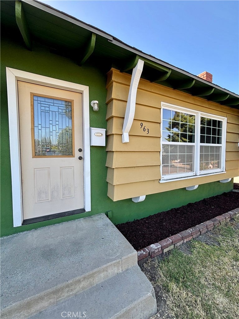 963 Ameluxen Ave