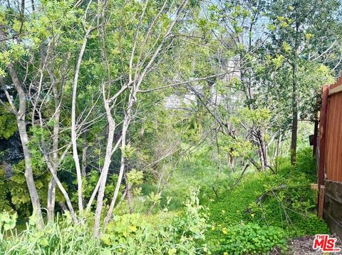 Photo of 631 N Avenue 48 Ave, Los Angeles, CA 90042 (MLS # 26653417)