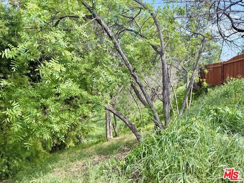 Photo of 631 N Avenue 48 Ave, Los Angeles, CA 90042 (MLS # 26653417)