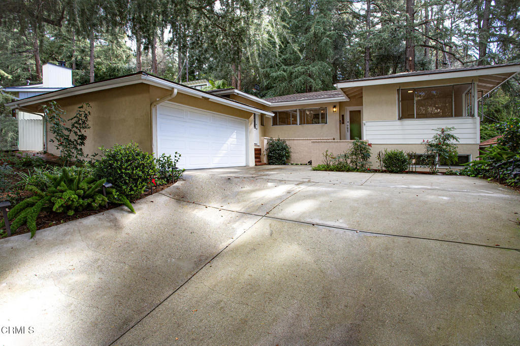3 bedroom, 2 bath Mid Century with tree top views. Original steel kitchen counters, hardwood floors and casement windows. The living room features a fireplace, vaulted ceilings and sliding doors that overlook the back patio and garden. Open floor plan and natural light in a serene and beautiful location. Award winning La Canada Schools.