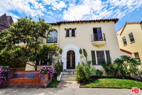 Photo of 421 1/2 N Ogden Drive, Los Angeles, CA 90036 (MLS # 26869239)