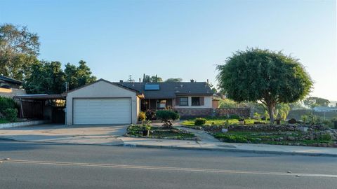 Photo of 4827 Greenbrier Ave Ave, San Diego, CA 92120 (MLS # 250046072SD)