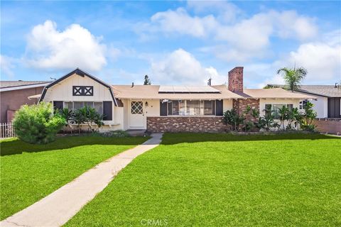 Photo of 370 E La Verne Avenue, Pomona, CA 91767 (MLS # OC25189634) Photo of 370 E La Verne Avenue, Pomona, CA 91767 (MLS # OC25189634)