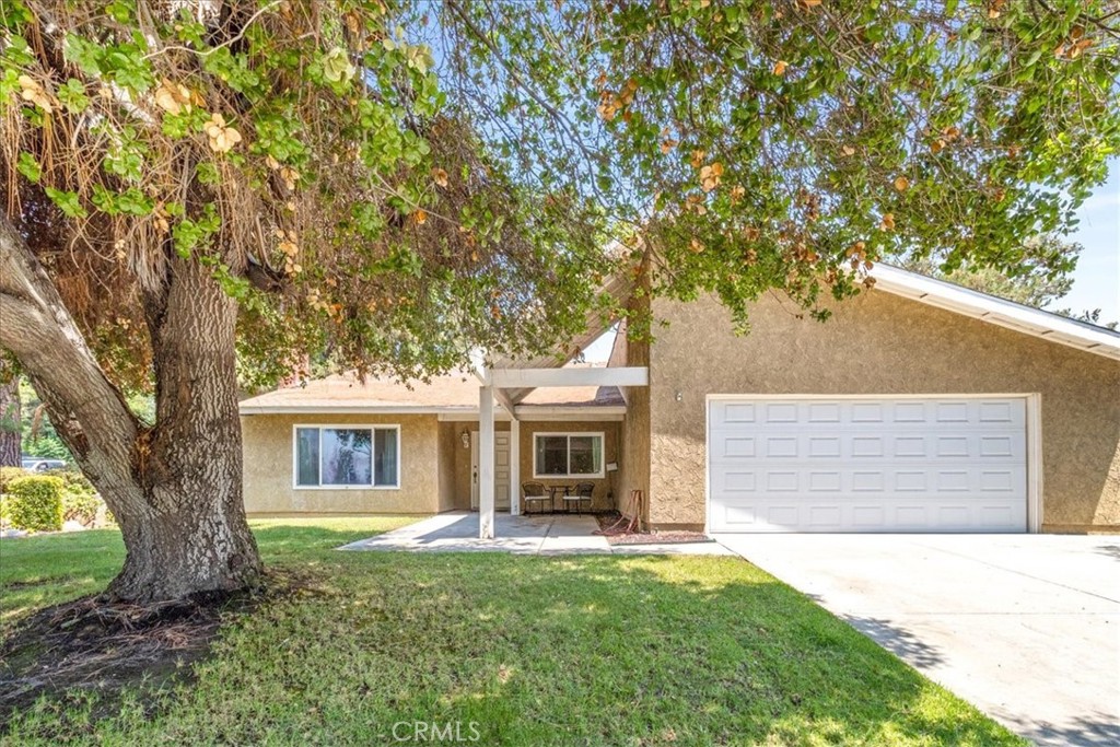 Welcome to this charming, single-story pool home, perfectly ready for you to move in! This spacious 2142 square foot residence features 4 bedrooms and 2 full baths, including a versatile room that can serve as an office. The great room is enhanced by a cozy fireplace, while the dining room offers ample space for family gatherings.
The updated kitchen is a chef's dream, with tons of cabinet space for all your culinary needs. Enjoy the beautiful hard flooring throughout, adding both elegance and ease of maintenance. Entertain guests at the built-in wet bar, and relax in your own private pool in the desirable Upland area, known for its excellent schools.
Additional features include an attached 2-car garage. Don't miss this wonderful opportunity to call this beautiful house your new home!
