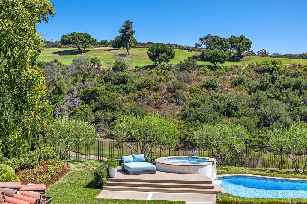5825 Meadows Del Mar