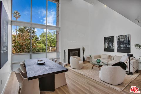 Photo of 5806 Waring Avenue #10, Los Angeles, CA 90038 (MLS # 25581599)