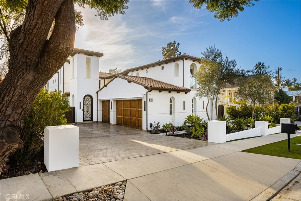 375 Santa Isabel Avenue