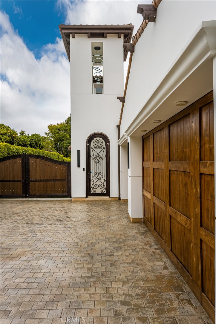 375 Santa Isabel Avenue