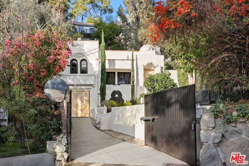 Photo of 8061 Woodland Lane, Los Angeles, CA 90046 (MLS # 25603211)