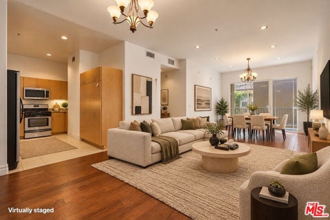 Photo of 917 S New Hampshire Avenue #414, Los Angeles, CA 90006 (MLS # 26102136)