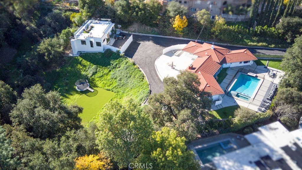Photo of 4620 Caritina Dr, Tarzana, CA 91356 (MLS # SR26147299)