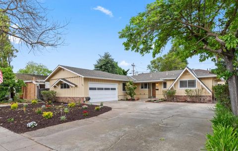 Photo of 1985 Minna Way, San Jose, CA 95124 (MLS # ML82039596)