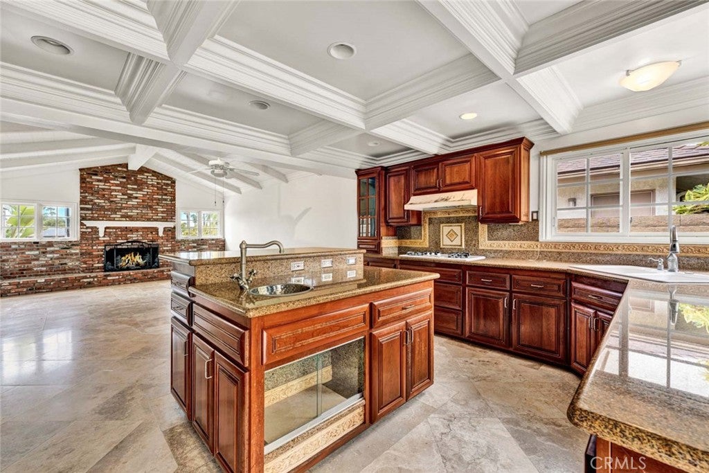 18922 Gregory Lane, Huntington Beach CA 92646 - Photo 9