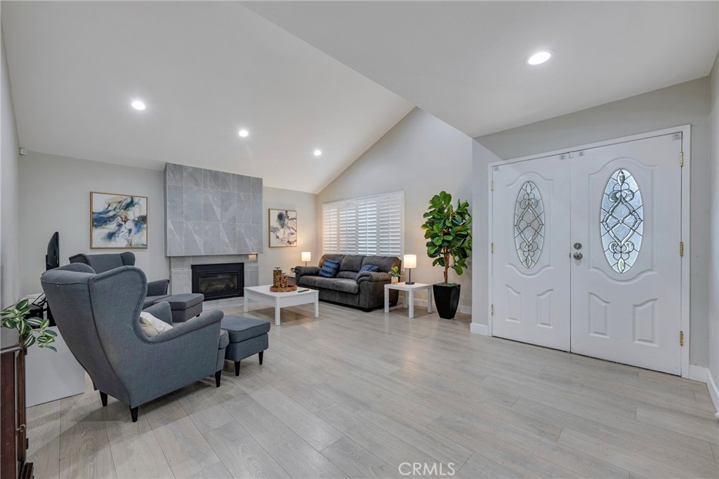 6025 Kingsbriar Drive