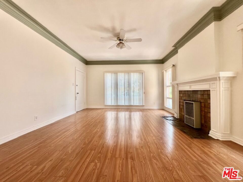 The 1475 sf beautiful quadplex upper unit is located in the heart of K-Town in LA. Big sized 2 bedrooms and 1 1/4 baths. Huge bright and airy living room, updated kitchen and bathroom. Wood flooring, in unit laundry and 2 parking spaces for the unit. Close to Vermont, Wilshire and Olympic transportation, restaurants, banks, schools, markets in walking distance.