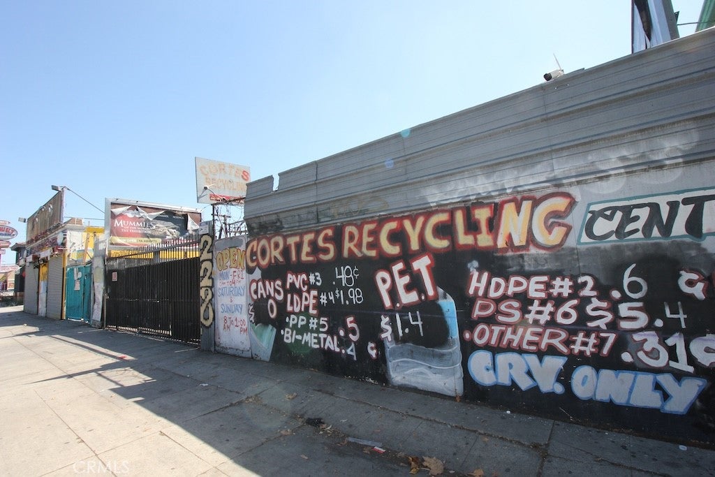228 E Manchester