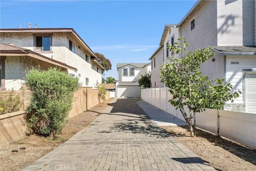 Photo of 1810 Pomona AVE, Costa Mesa, CA 92627 (MLS # OC26215485)