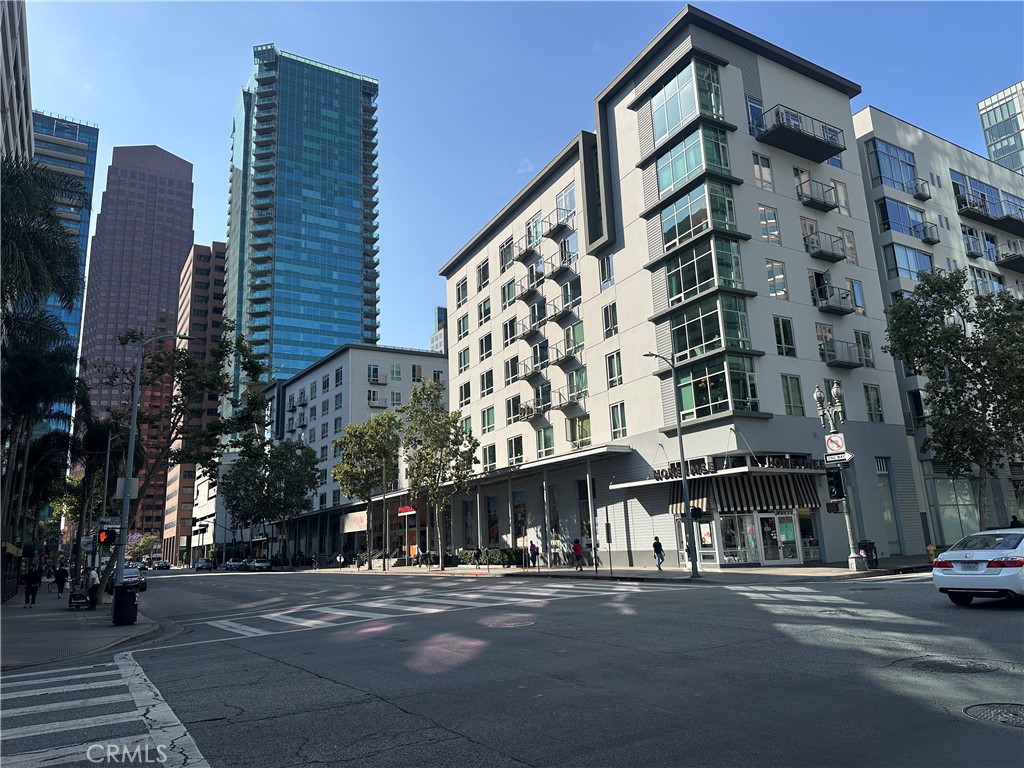 645 W 9th Street 529