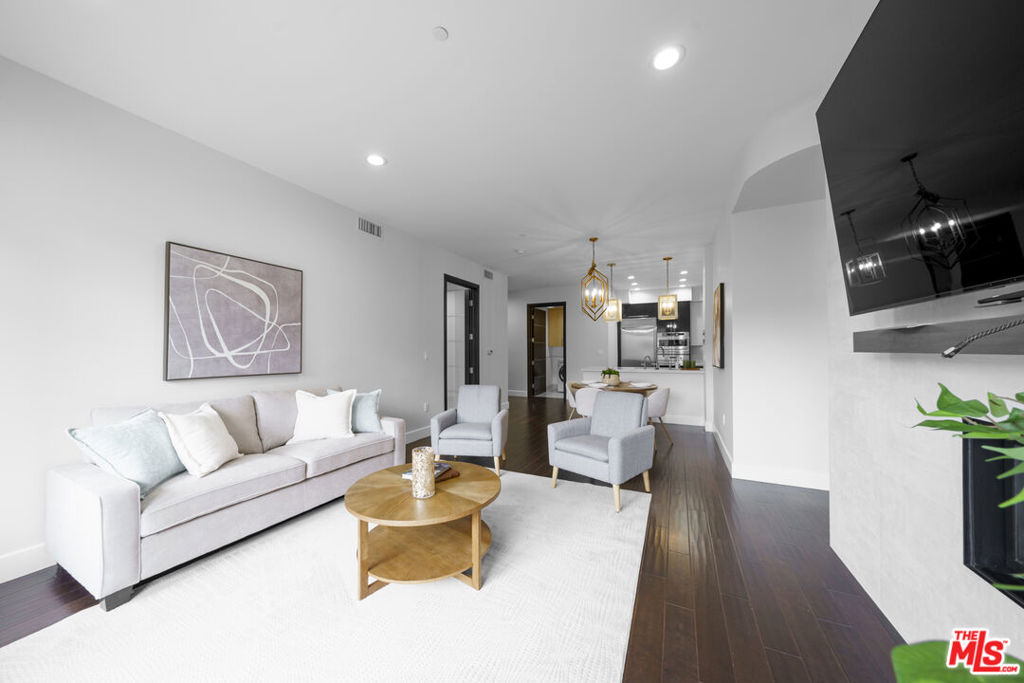 1318 Roxbury Drive 219