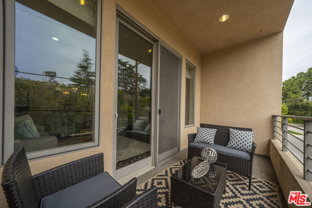 1318 Roxbury Drive 219