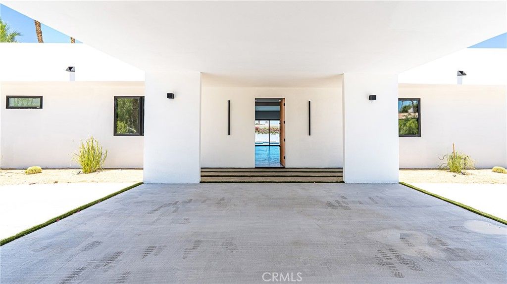Photo of 72930 Willow St, Palm Desert, CA 92260 (MLS # SR25230397)