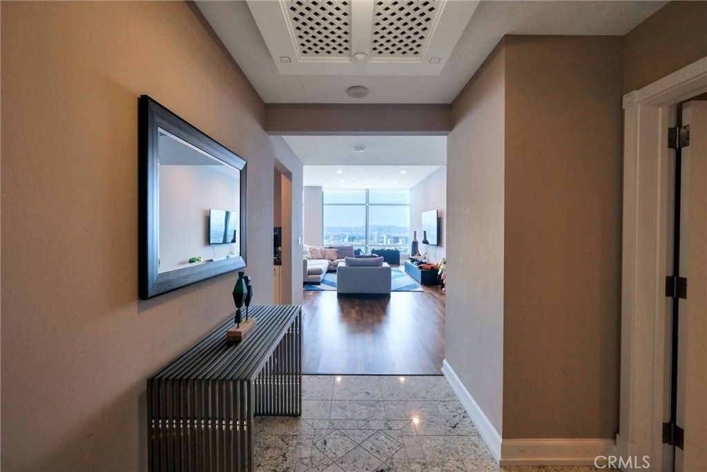 Photo of 900 W Olympic Boulevard #45F, Los Angeles, CA 90015 (MLS # AR25256100)