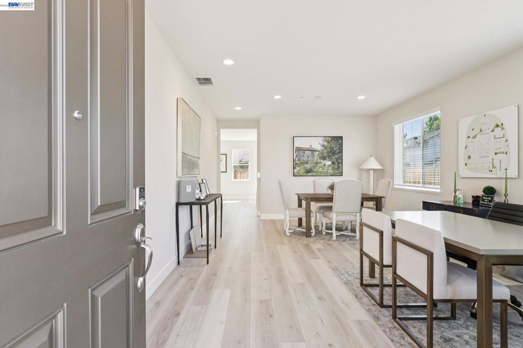 137 Creek View Cir