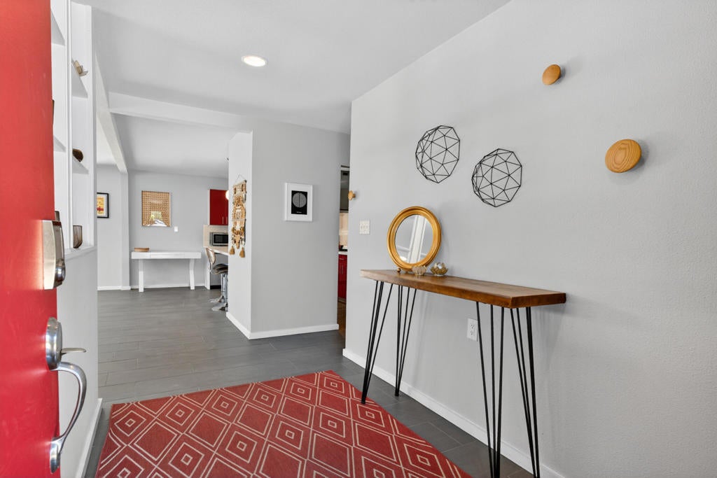 2109 E Paseo Gracia