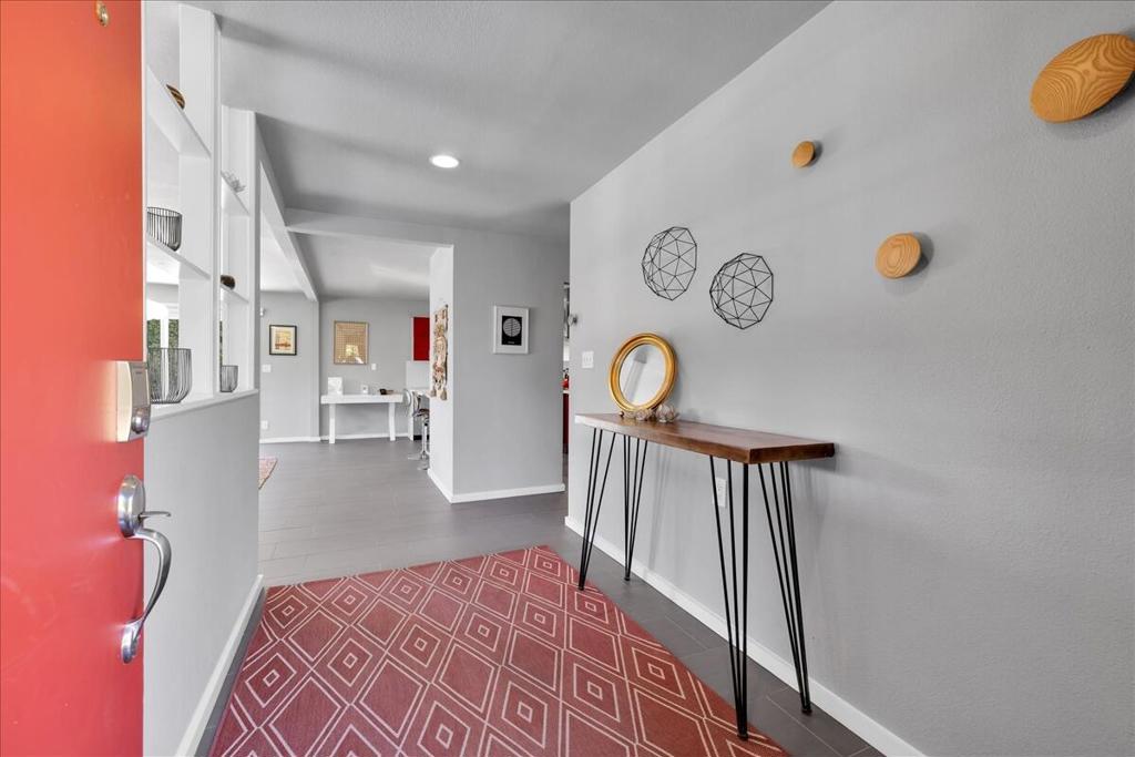 2109 E Paseo Gracia