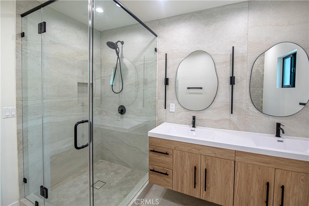Properties 2 7760 Independence Avenue