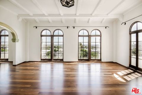 Photo of 1302 Sweetzer Avenue #601, West Hollywood, CA 90046 (MLS # 25577329) Photo of 1302 Sweetzer Avenue #601, West Hollywood, CA 90046 (MLS # 25577329)