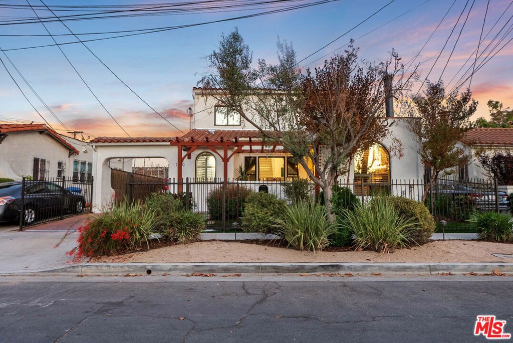 Photo of 1610 Ellsmere Avenue, Los Angeles, CA 90019 (MLS # 25596555)