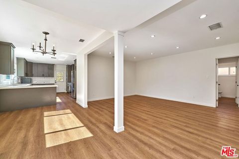 Photo of 6443 Columbus Avenue, Van Nuys, CA 91411 (MLS # 25612299)