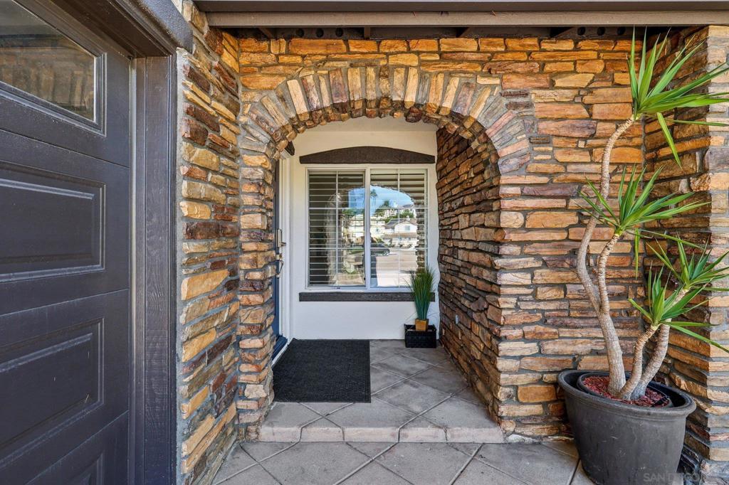 1512 Thomas Pl