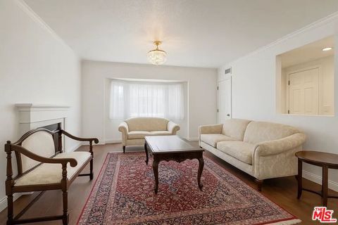 Photo of 21620 Burbank Boulevard #9, Woodland Hills, CA 91367 (MLS # 25598079)