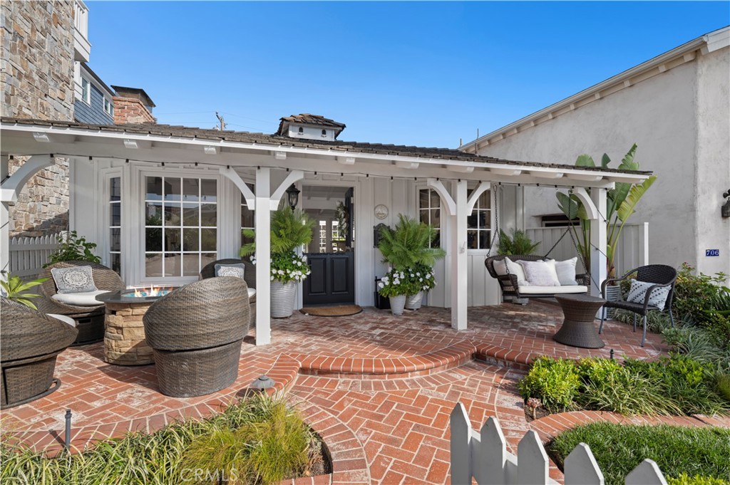 Corona del Mar North of PCH (CNHW) - Residential