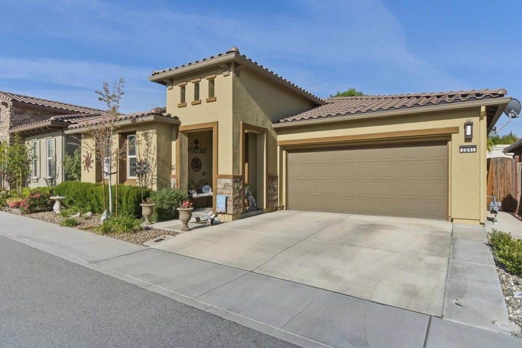 Photo of 2041 Santoro Way, Hollister, CA 95023 (MLS # ML82045650)