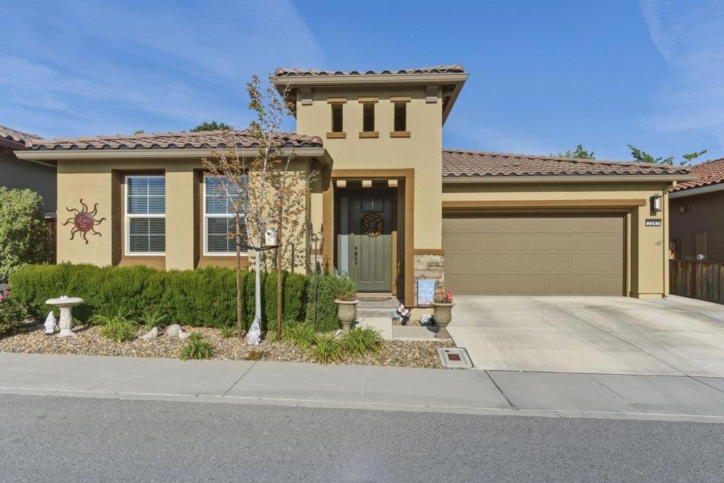 Photo of 2041 Santoro Way, Hollister, CA 95023 (MLS # ML82045650)