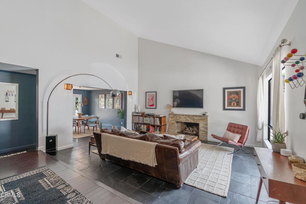 330 E Sierra Madre Boulevard