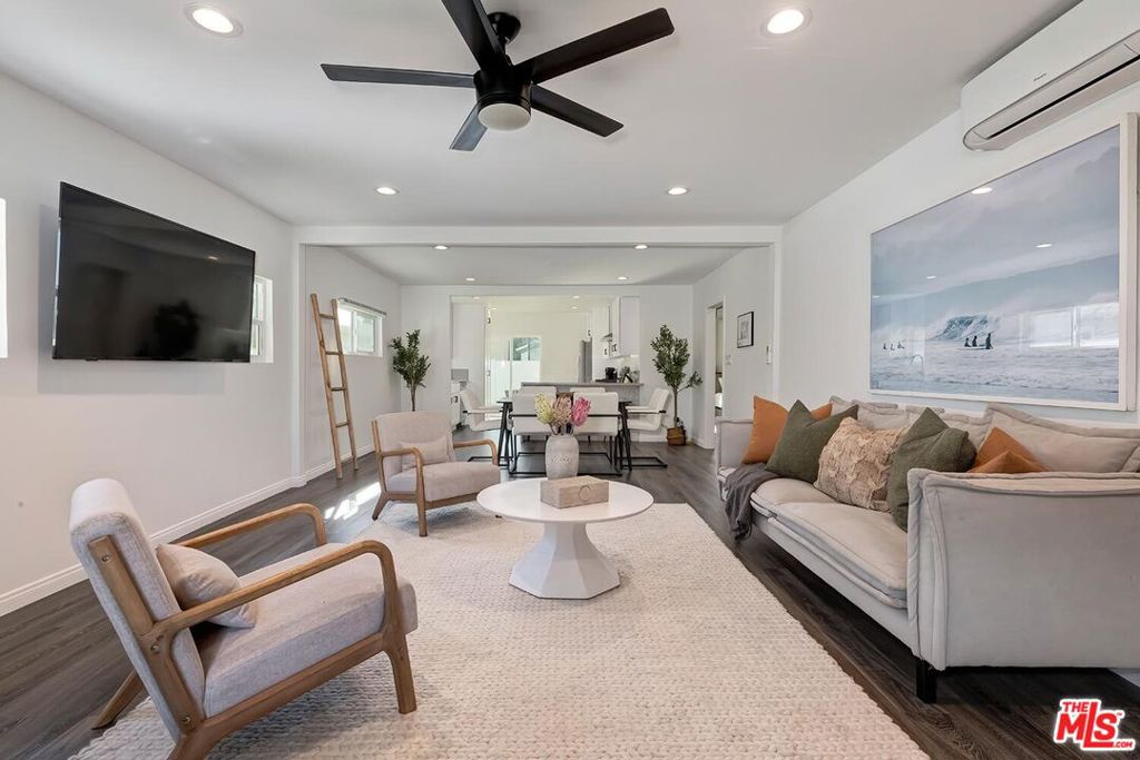 2616 W 73rd Street