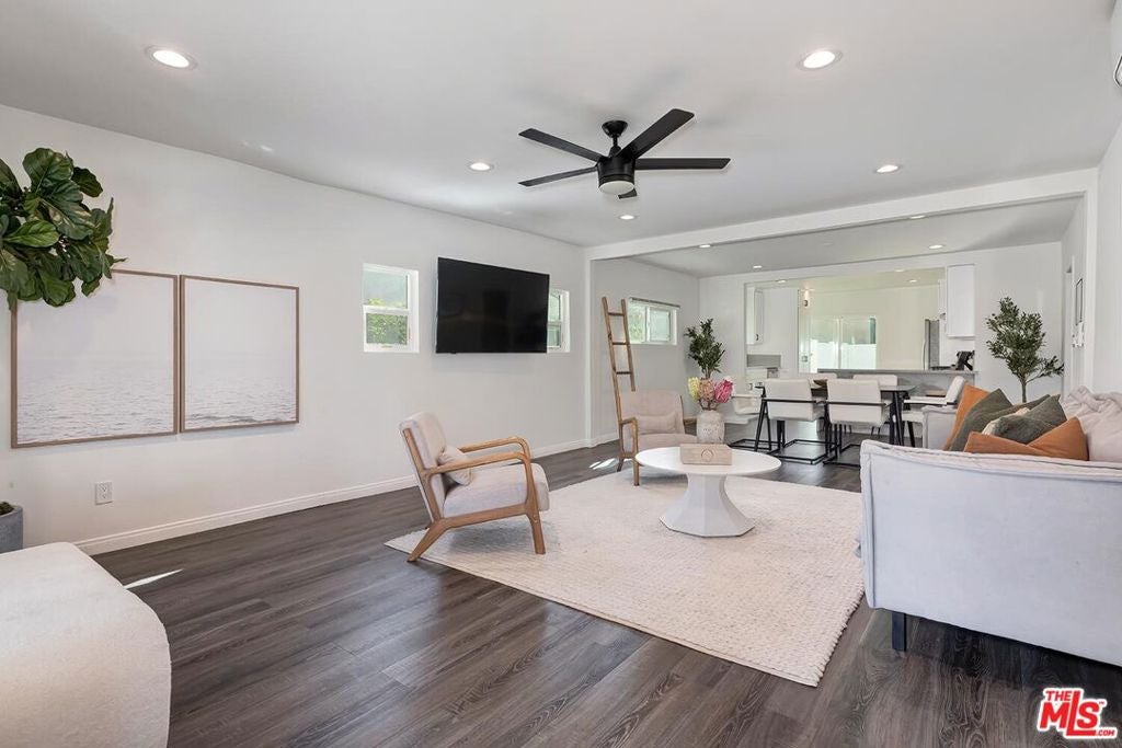 2616 W 73rd Street