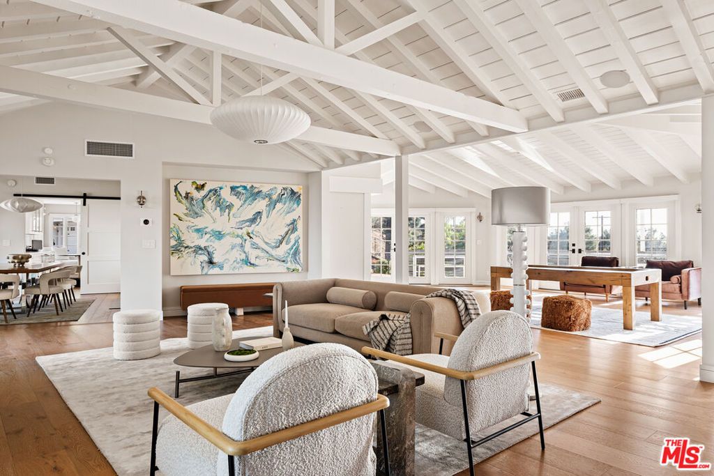 Photo of 12417 Mulholland Drive, Beverly Hills, CA 90210 (MLS # 25564075)