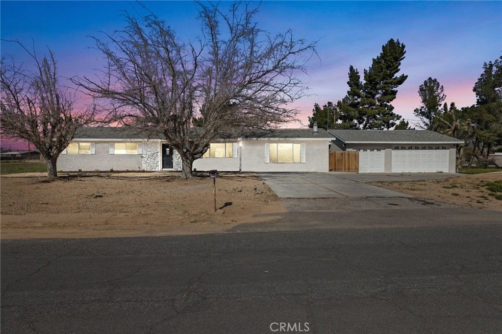 Photo of 14450 Jicarilla Rd, Apple Valley, CA 92307 (MLS # HD26055820)