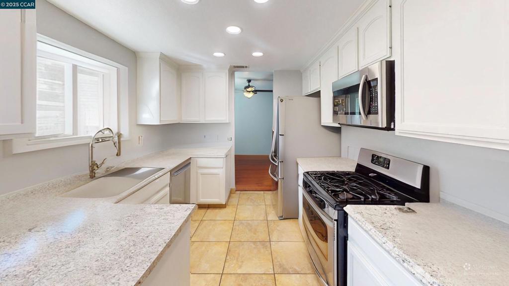 Properties 3 837 Oakwood Way