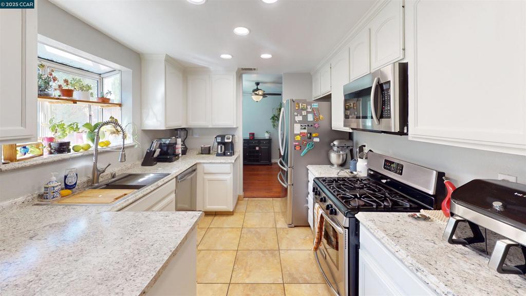 Properties 2 837 Oakwood Way