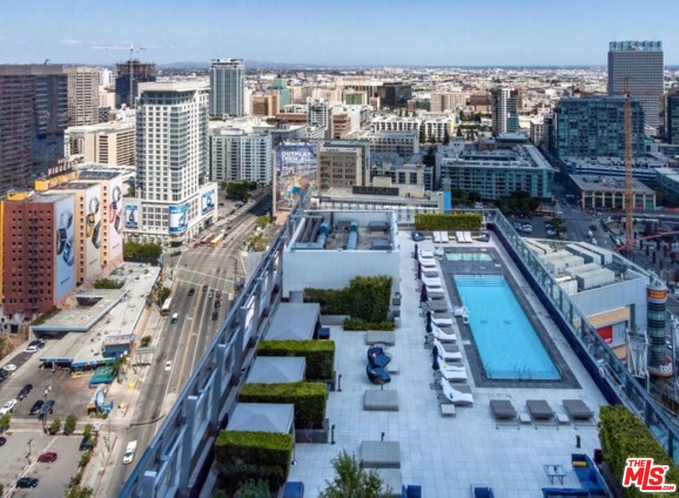 900 W OLYMPIC Boulevard 31E