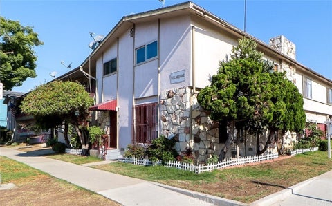 Photo of 901 Linden Avenue #21, Long Beach, CA 90813 (MLS # PW26204177)