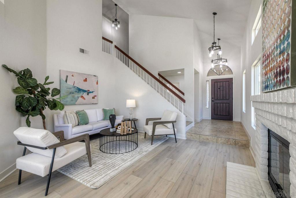15744 Caminito Cercado